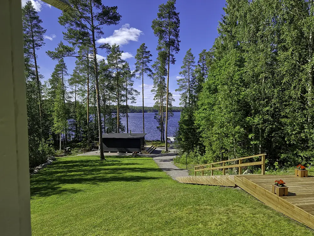 Järvimaisema Villa Kymppi mökin terassilta