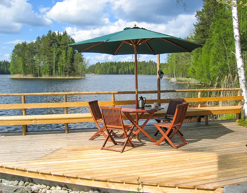 Lovely lakeside terrace at Kaidan Kunkku cottage in Mikkeli