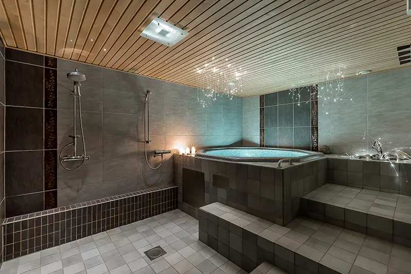 Luxurious bathroom in Kaskilinna