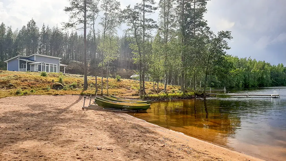 Onni Village mökkikylän hiekkaranta Ruokolahdella