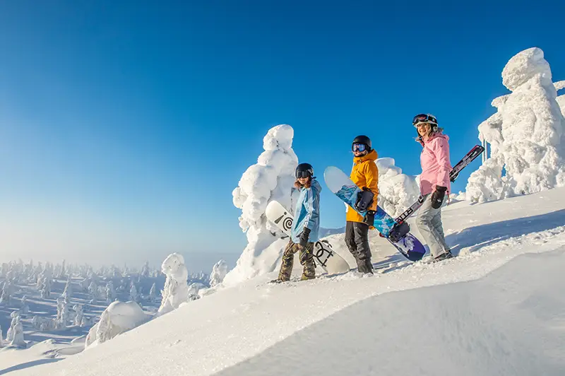 Snowboarders in Iso- Syöte ski resort
