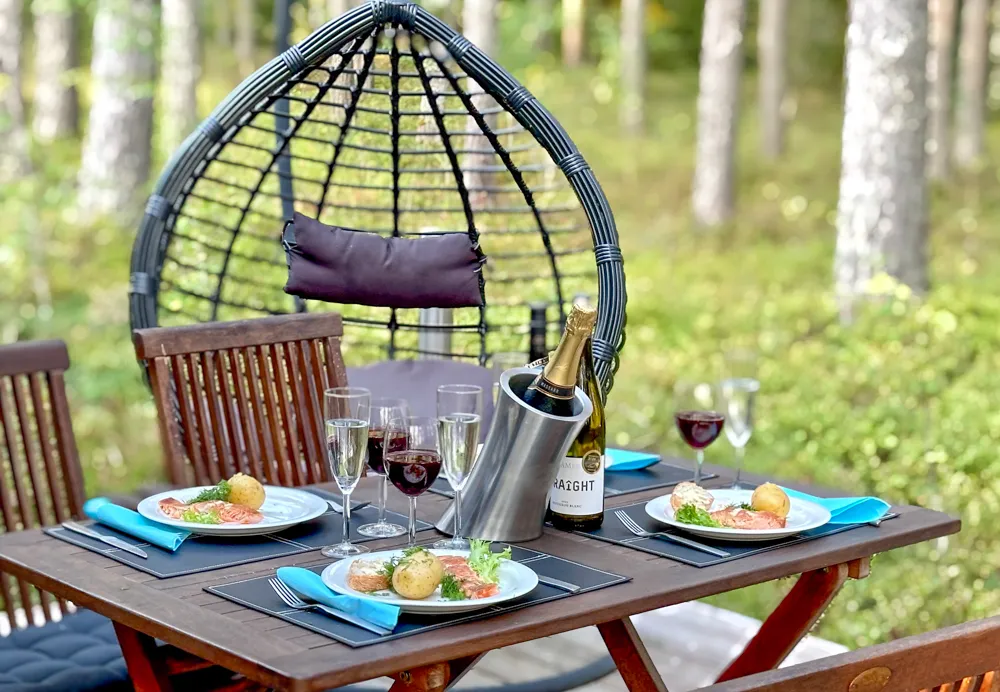Terassi Villa Pihlajanmarjassa