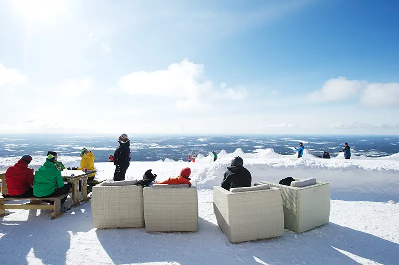 Relaxed holidaymakers in Ylläs Lapland